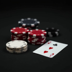 Pelajari sejarah chip poker, dari kemunculannya sebagai alat taruhan tradisional hingga menjadi simbol penting dalam permainan poker modern. Temukan evolusi dan peran penting chip di kasino dan turnamen poker.